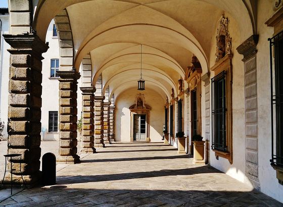 La loggia voltata di Palazzo Arese Borromeo a Cesano Maderno